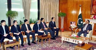 Pakistan endorses Chinese policy for peace in Xinjiang: Zardari